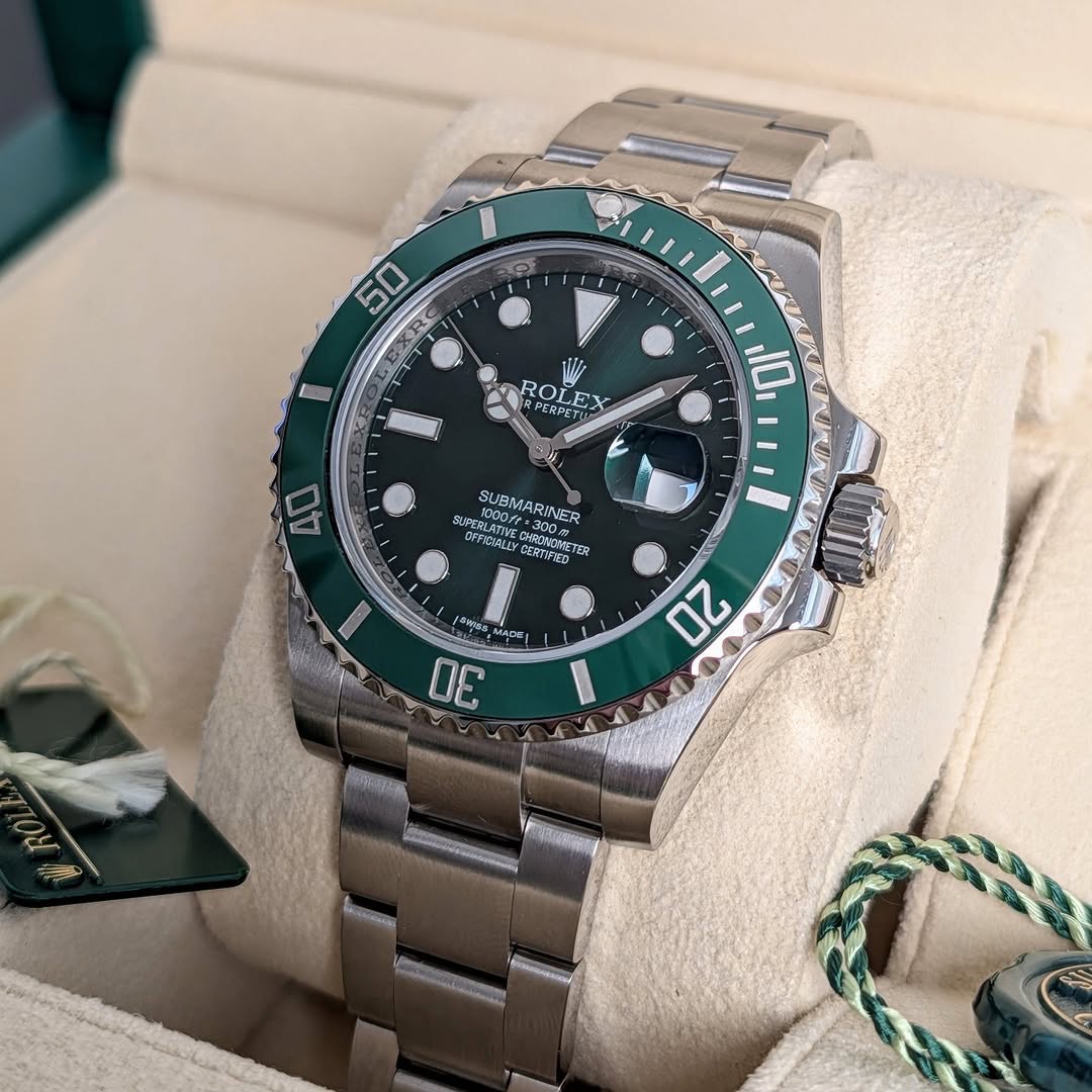 Rolex Submariner Date 40mm Ref. 116610LV “Hulk” Green Sunburst Dial Automatic Full Set (2015)
