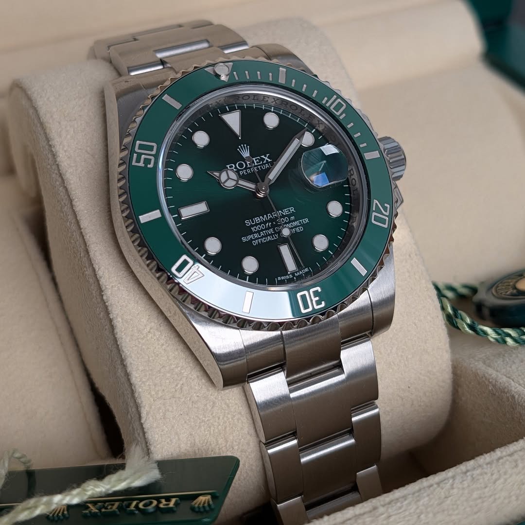 Rolex Submariner Date 40mm Ref. 116610LV “Hulk” Green Sunburst Dial Automatic Full Set (2015) product image 3