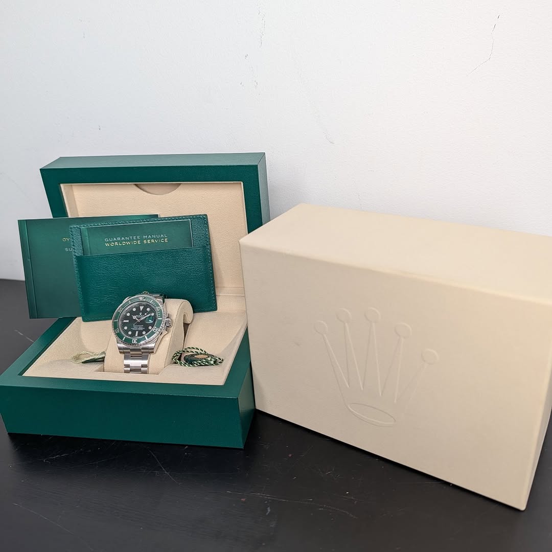 Rolex Submariner Date 40mm Ref. 116610LV “Hulk” Green Sunburst Dial Automatic Full Set (2015) product image 11