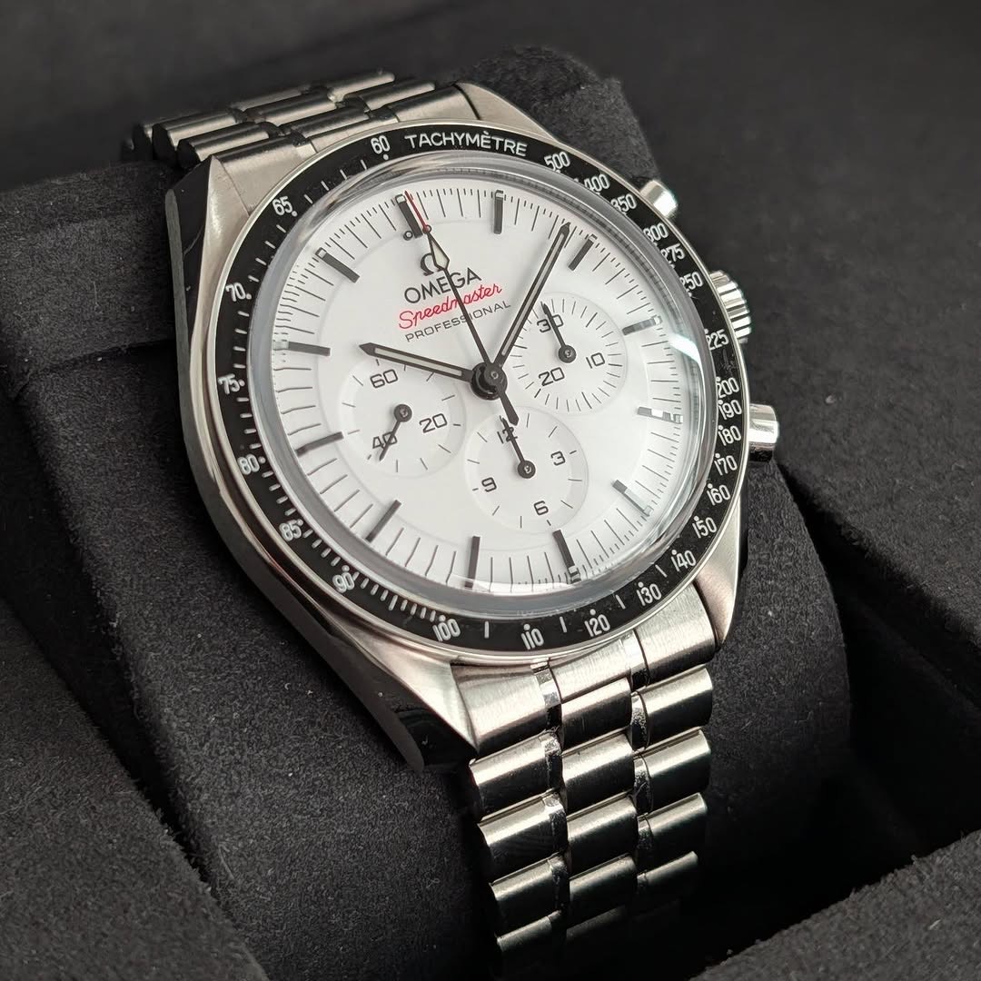 Omega Speedmaster Professional Moonwatch 42mm Ref. 310.30.42.50.04.001 White Dial Sapphire Sandwich Full Set (2025) product image 3