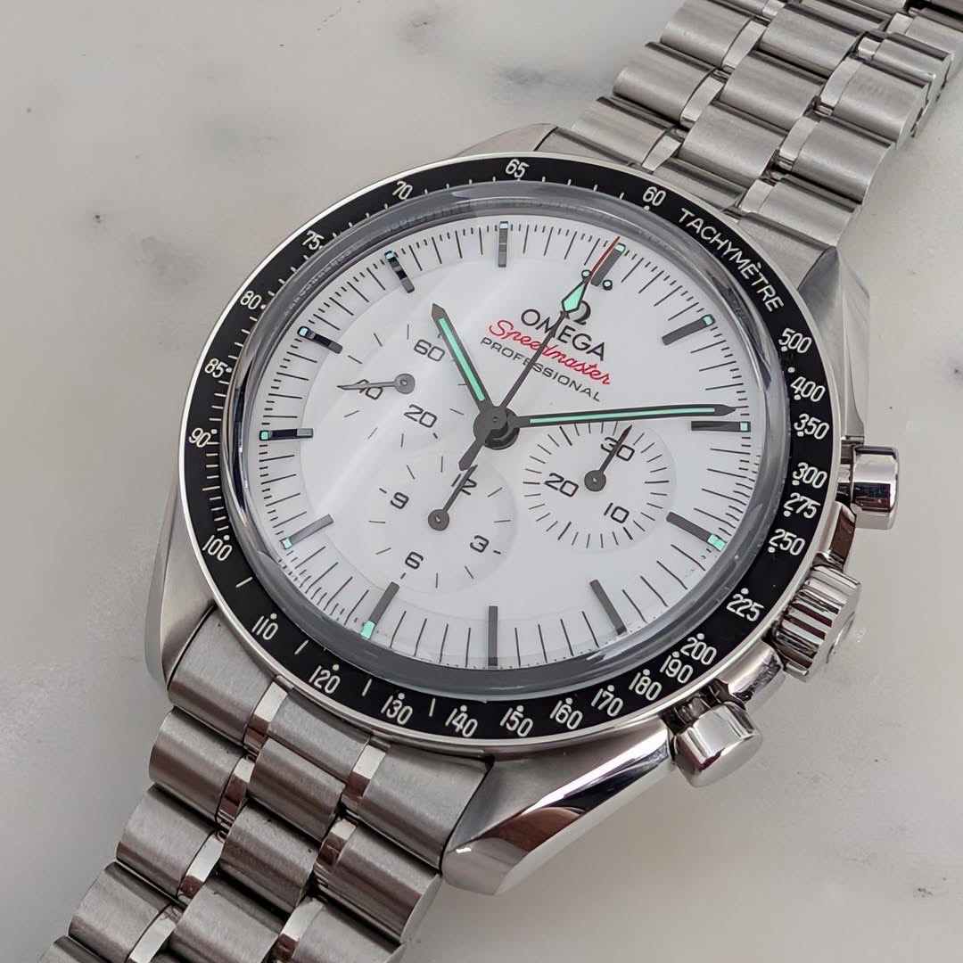 Omega Speedmaster Professional Moonwatch 42mm Ref. 310.30.42.50.04.001 White Dial Sapphire Sandwich Full Set (2025) product image 4