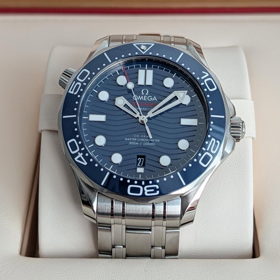 Omega Seamaster Professional Diver 300M 42mm Ref. 210.30.42.20.03.001 Blue Wave Dial Master Chronometer Full Set (2023) product image 2