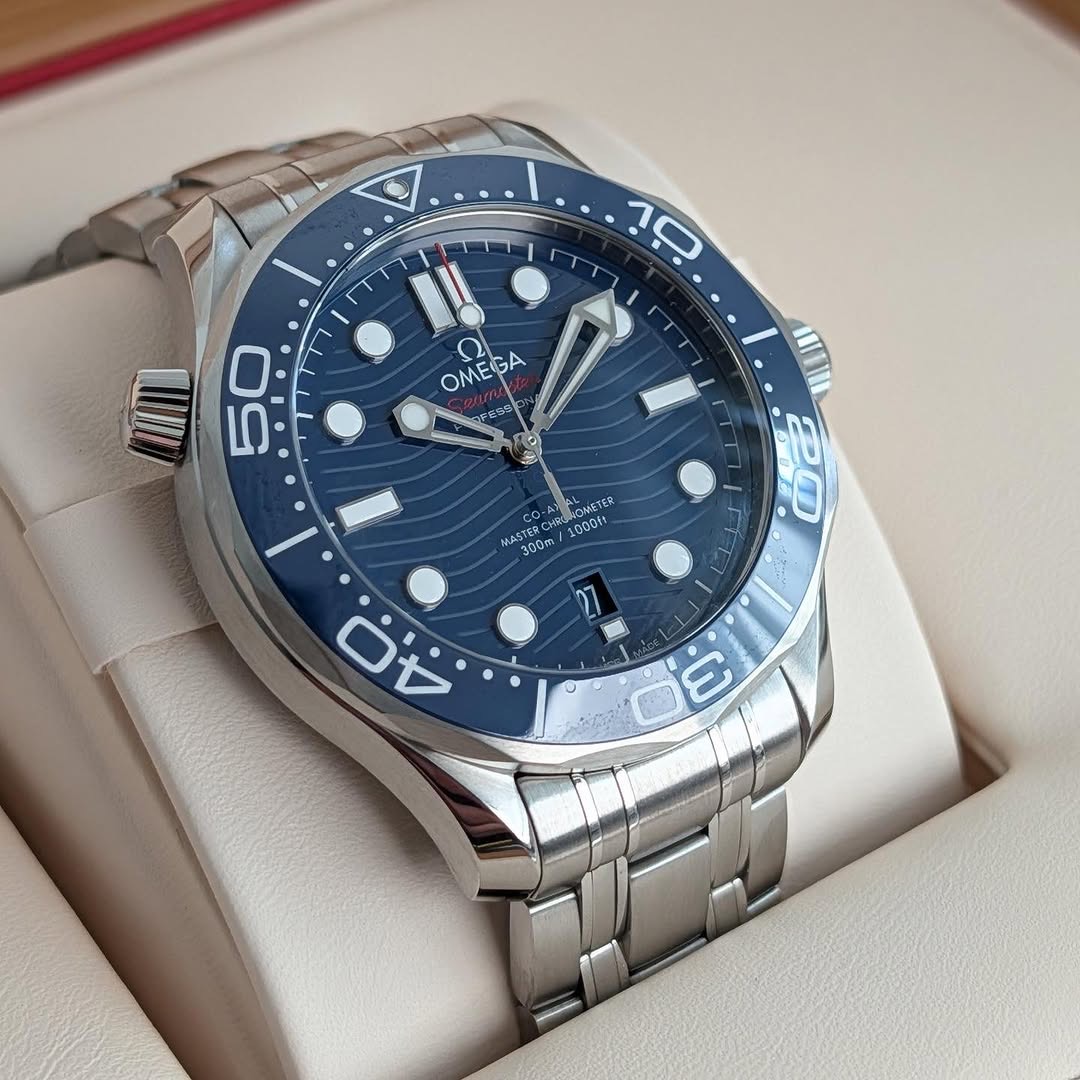 Omega Seamaster Professional Diver 300M 42mm Ref. 210.30.42.20.03.001 Blue Wave Dial Master Chronometer Full Set (2023) product image 3