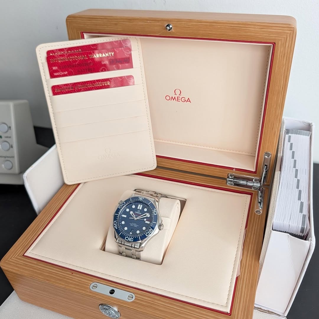Omega Seamaster Professional Diver 300M 42mm Ref. 210.30.42.20.03.001 Blue Wave Dial Master Chronometer Full Set (2023) product image 4