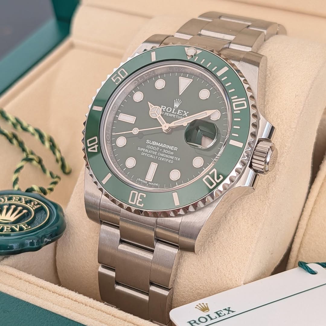 Rolex Submariner Date 40mm Ref. 116610LV “Hulk” Green Sunburst Dial Automatic Full Set Mk III (2017)