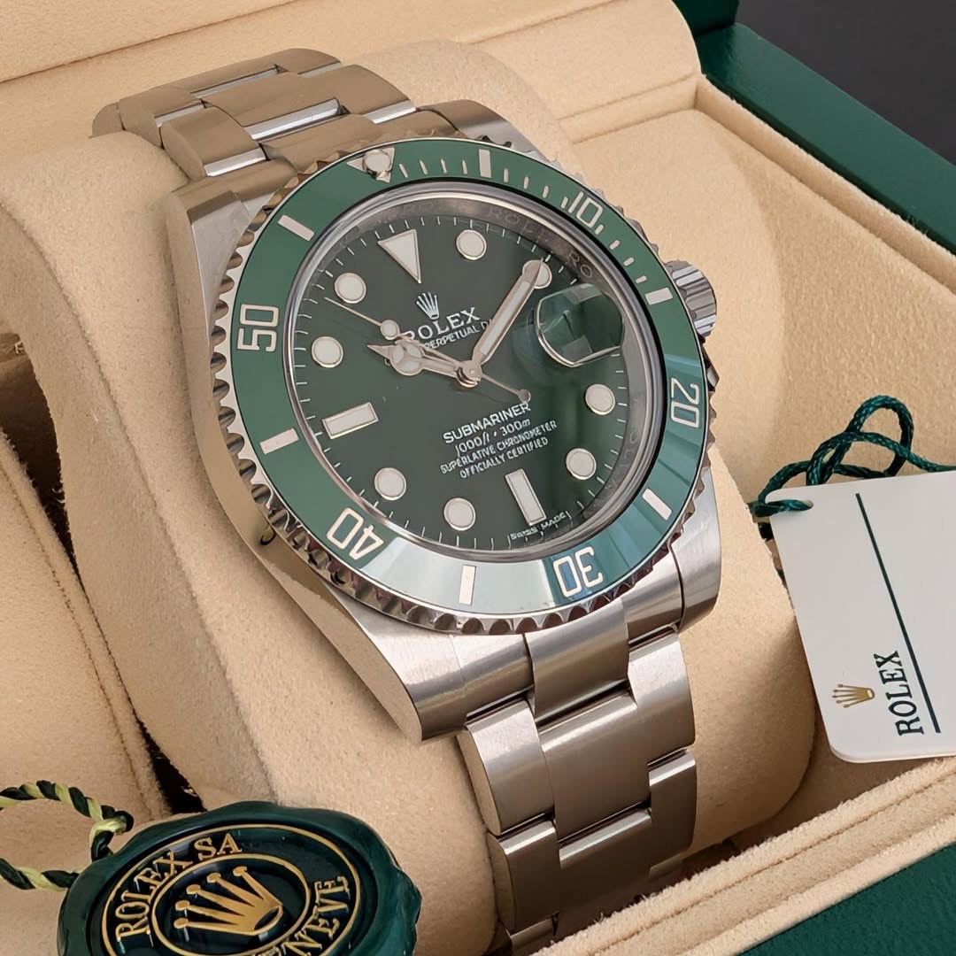 Rolex Submariner Date 40mm Ref. 116610LV “Hulk” Green Sunburst Dial Automatic Full Set Mk III (2017) product image 3