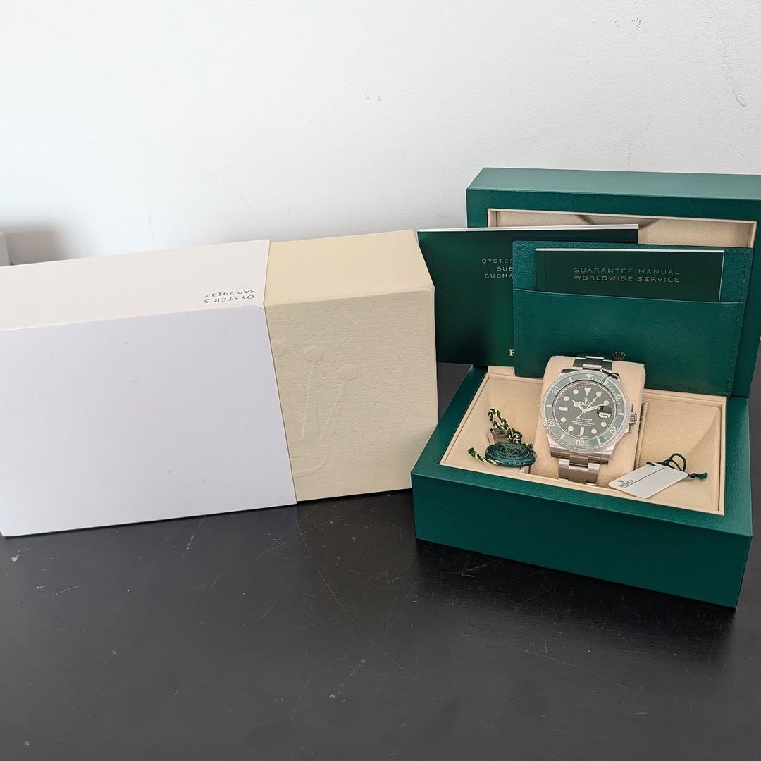 Rolex Submariner Date 40mm Ref. 116610LV “Hulk” Green Sunburst Dial Automatic Full Set Mk III (2017) product image 4
