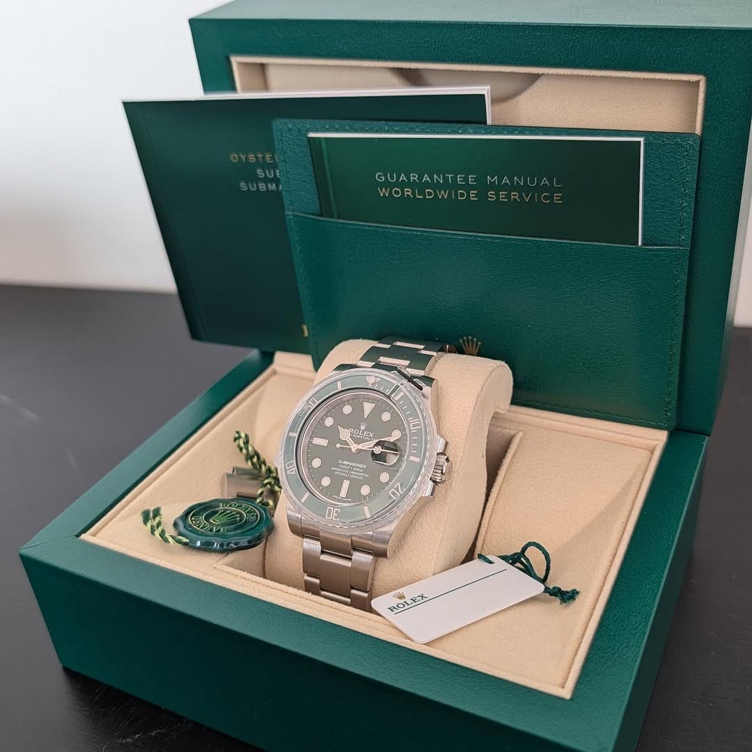 Rolex Submariner Date 40mm Ref. 116610LV “Hulk” Green Sunburst Dial Automatic Full Set Mk III (2017) product image 5