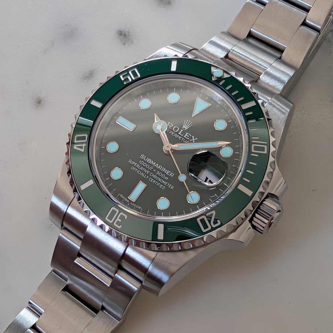 Rolex Submariner Date 40mm Ref. 116610LV “Hulk” Green Sunburst Dial Automatic Full Set Mk III (2017) product image 6