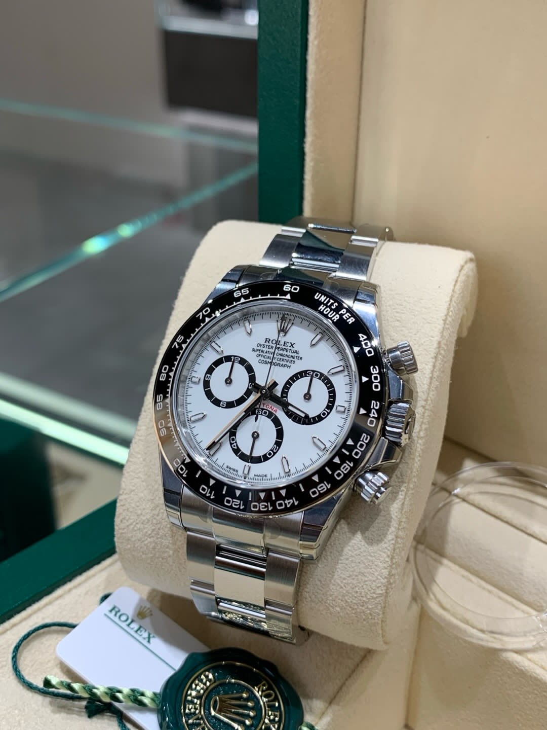 Rolex Cosmograph Daytona 40mm Ref. 126500LN Black Cerachrom Bezel Automatic Full Stickered Full Set (2025)