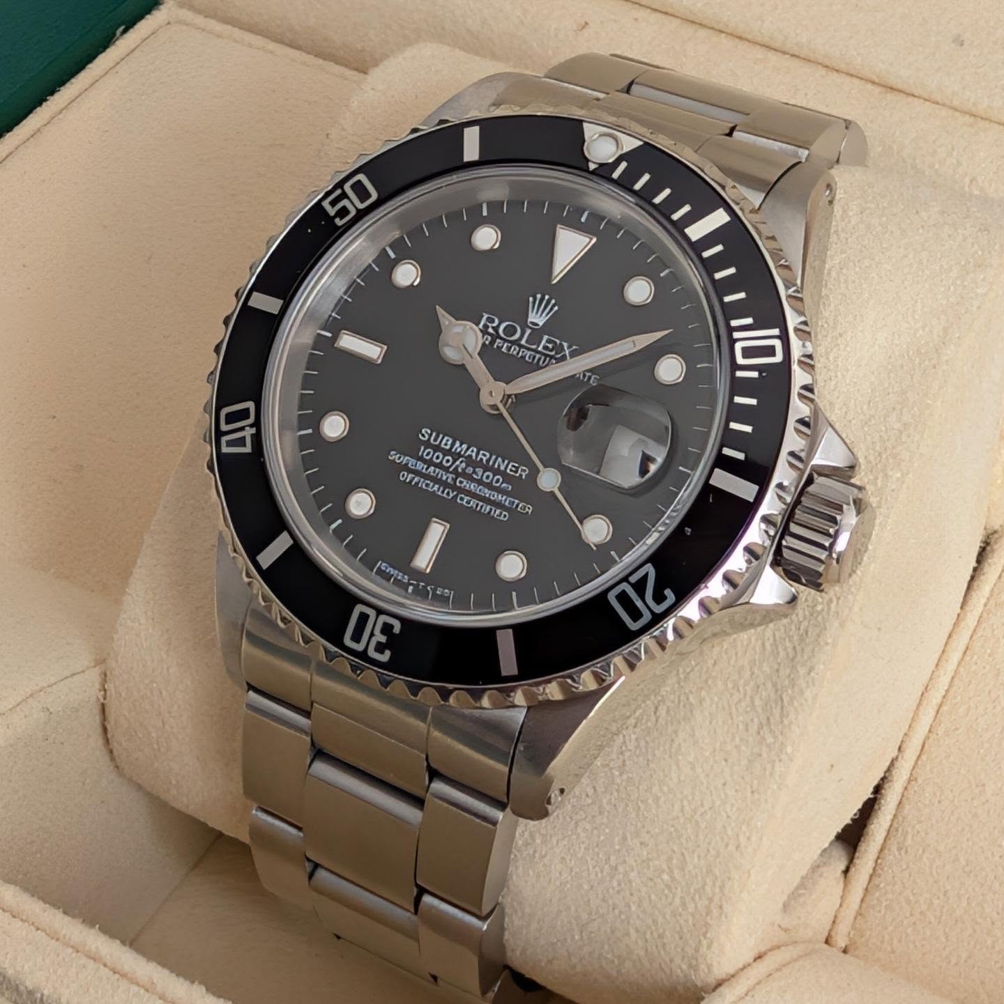 Rolex Submariner Date 40mm Ref. 16610 E-Series Tritium Automatic Vintage Full Set with Rolex Box (1990)