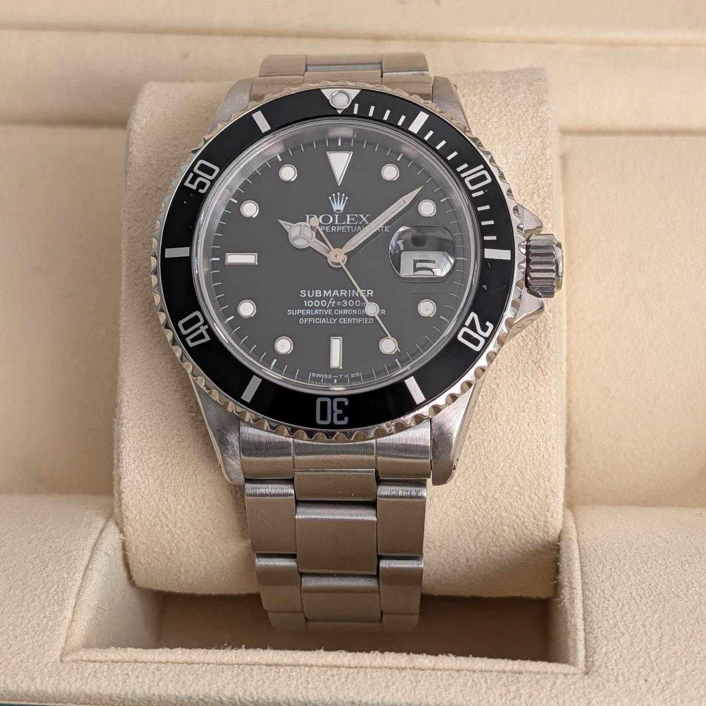 Rolex Submariner Date 40mm Ref. 16610 E-Series Tritium Automatic Vintage Full Set with Rolex Box (1990) product image 2