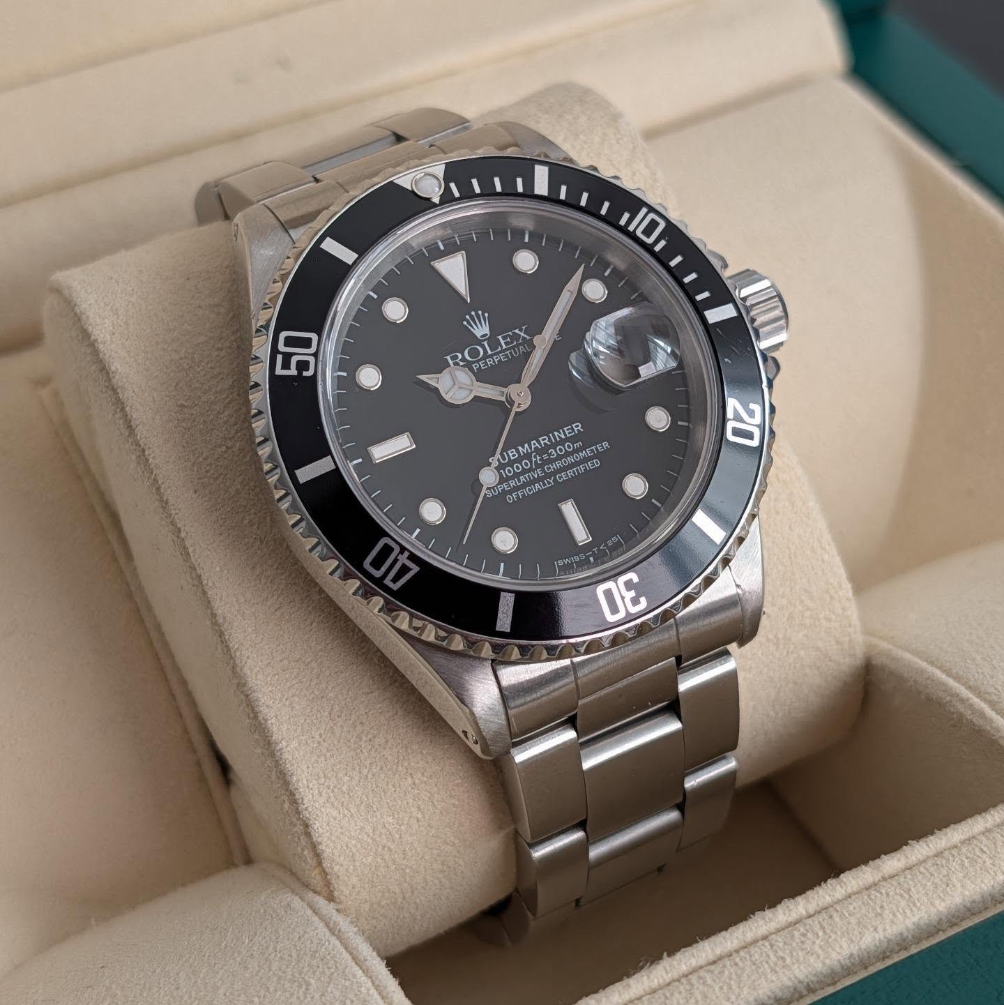 Rolex Submariner Date 40mm Ref. 16610 E-Series Tritium Automatic Vintage Full Set with Rolex Box (1990) product image 3